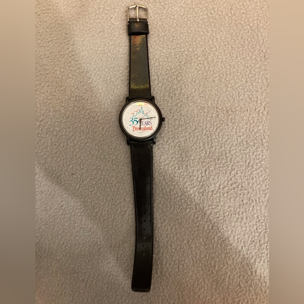 NWOT Vintage 35 Years Disneyland Watch - Picture 4 of 5